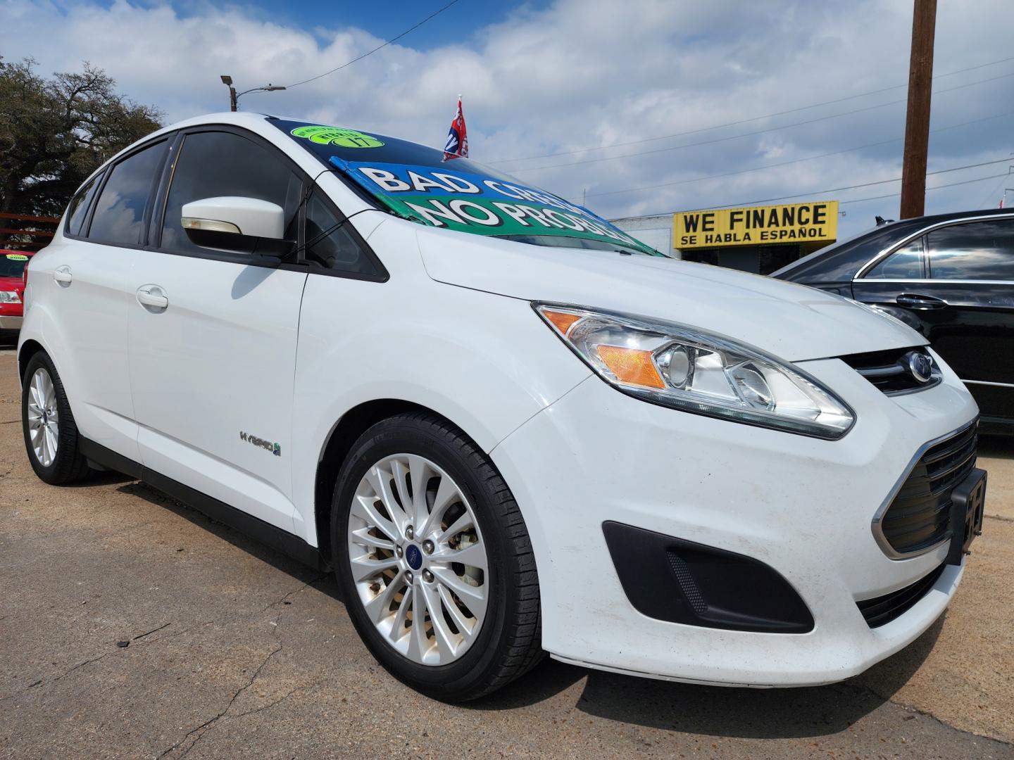 2017 WHITE Ford C-Max Hybrid SE (1FADP5AU2HL) with an 2.0L L4 DOHC 16V HYBRID engine, CVT transmission, located at 2660 S.Garland Avenue, Garland, TX, 75041, (469) 298-3118, 32.885551, -96.655602 - Photo#1